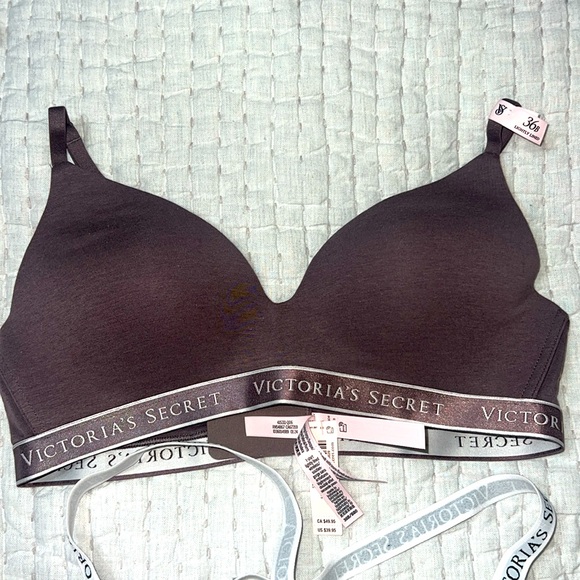 2 x NEW Victoria Secret 36B T-Shirt Lightly Lined Bras NWT Adjustable Straps - Picture 2 of 6